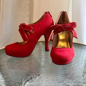 BONGO Red Suede Bow Heels Size 6